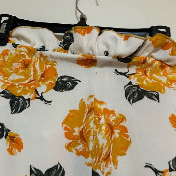 Pretty Little Thing Pants - Picture 3 of 6